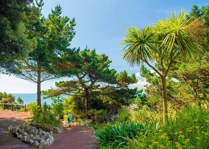 Chine Sands By Bournecoast - A Lovely Holiday With Parking Near Westbourne Shops And Alum Chine Beach - Fm8498