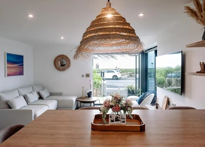 Coast Beachfront Gf 6 Guests Dog Friendly Apartment